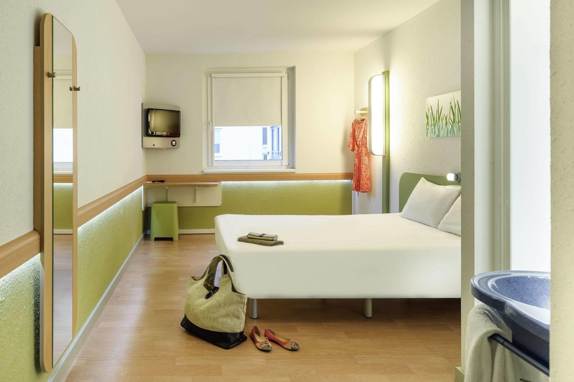 Ibis Budget Wien Sankt Marx Экстерьер фото